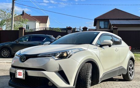 Toyota C-HR I рестайлинг, 2017 год, 2 150 000 рублей, 1 фотография