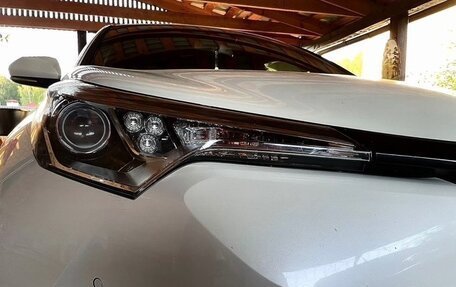 Toyota C-HR I рестайлинг, 2017 год, 2 150 000 рублей, 16 фотография