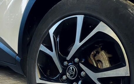 Toyota C-HR I рестайлинг, 2017 год, 2 150 000 рублей, 14 фотография