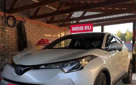 Toyota C-HR I рестайлинг, 2017 год, 2 150 000 рублей, 22 фотография