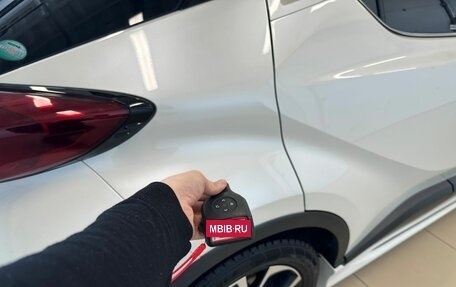 Toyota C-HR I рестайлинг, 2019 год, 2 149 900 рублей, 25 фотография