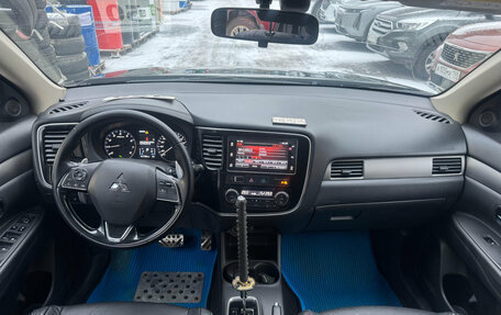 Mitsubishi Outlander III рестайлинг 3, 2015 год, 1 299 000 рублей, 9 фотография