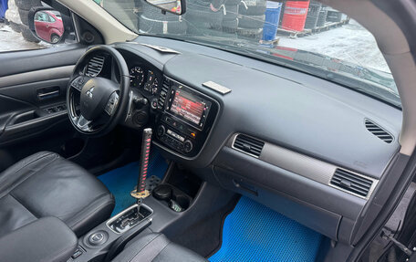 Mitsubishi Outlander III рестайлинг 3, 2015 год, 1 299 000 рублей, 7 фотография