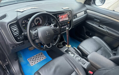 Mitsubishi Outlander III рестайлинг 3, 2015 год, 1 299 000 рублей, 8 фотография