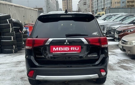 Mitsubishi Outlander III рестайлинг 3, 2015 год, 1 299 000 рублей, 5 фотография
