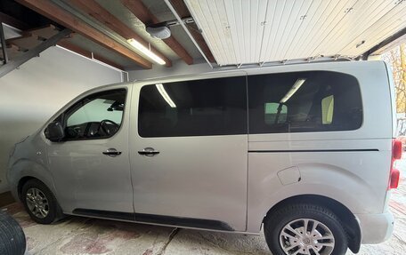 Opel Zafira Life I, 2021 год, 3 950 000 рублей, 2 фотография