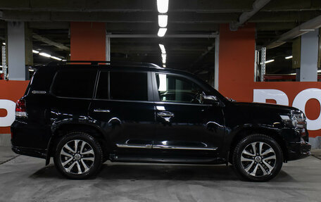 Toyota Land Cruiser 200, 2018 год, 5 798 000 рублей, 4 фотография