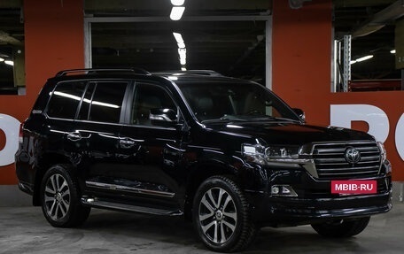 Toyota Land Cruiser 200, 2018 год, 5 798 000 рублей, 3 фотография