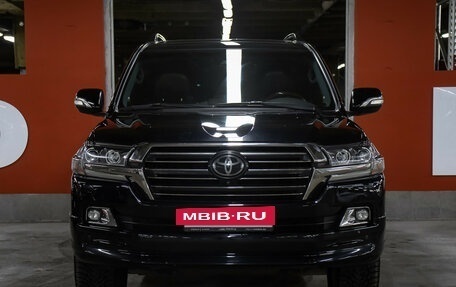 Toyota Land Cruiser 200, 2018 год, 5 798 000 рублей, 2 фотография