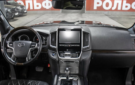 Toyota Land Cruiser 200, 2018 год, 5 798 000 рублей, 14 фотография