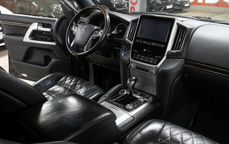 Toyota Land Cruiser 200, 2018 год, 5 798 000 рублей, 11 фотография