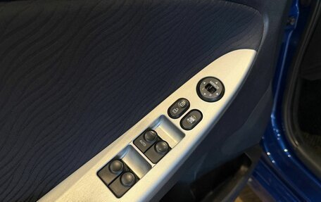 Hyundai Solaris II рестайлинг, 2011 год, 700 000 рублей, 17 фотография