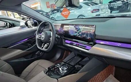 BMW 5 серия, 2025 год, 6 930 000 рублей, 7 фотография