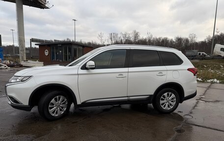 Mitsubishi Outlander III рестайлинг 3, 2018 год, 1 590 000 рублей, 5 фотография