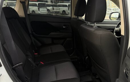 Mitsubishi Outlander III рестайлинг 3, 2018 год, 1 590 000 рублей, 12 фотография