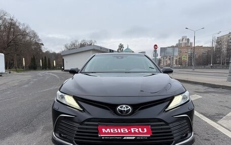 Toyota Camry, 2021 год, 3 250 000 рублей, 1 фотография