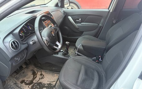 Renault Logan II, 2018 год, 950 000 рублей, 7 фотография