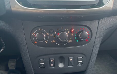 Renault Logan II, 2018 год, 950 000 рублей, 10 фотография