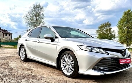 Toyota Camry, 2020 год, 3 300 000 рублей, 1 фотография
