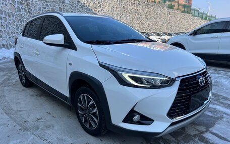 Toyota Yaris XP150 рестайлинг, 2022 год, 1 550 000 рублей, 1 фотография