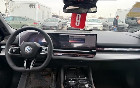 BMW 5 серия, 2025 год, 8 230 000 рублей, 11 фотография