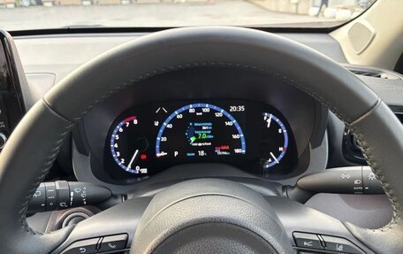 Toyota Yaris Cross, 2022 год, 1 850 000 рублей, 9 фотография