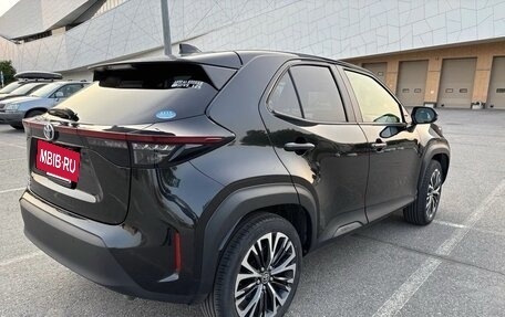 Toyota Yaris Cross, 2022 год, 1 850 000 рублей, 3 фотография