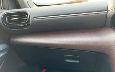 Toyota Yaris Cross, 2022 год, 1 850 000 рублей, 15 фотография