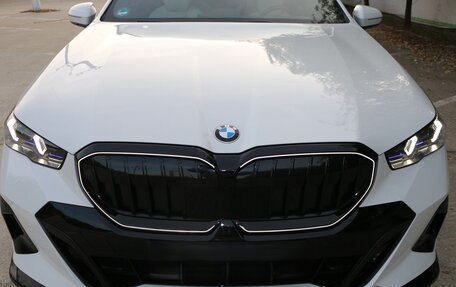 BMW 5 серия, 2025 год, 6 920 000 рублей, 13 фотография