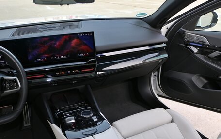 BMW 5 серия, 2025 год, 6 920 000 рублей, 24 фотография