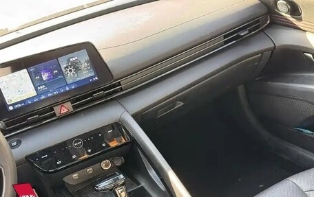 Hyundai Elantra, 2022 год, 1 360 000 рублей, 10 фотография