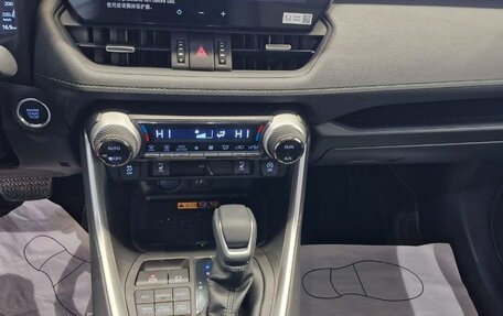 Toyota RAV4, 2025 год, 4 299 000 рублей, 10 фотография