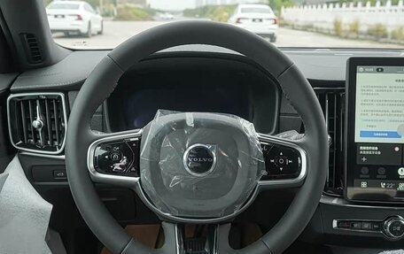 Volvo S90 II рестайлинг, 2025 год, 6 680 000 рублей, 15 фотография