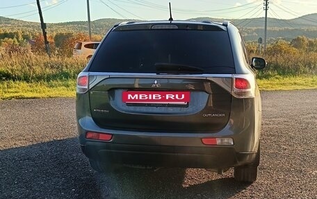 Mitsubishi Outlander III рестайлинг 3, 2013 год, 1 550 000 рублей, 4 фотография