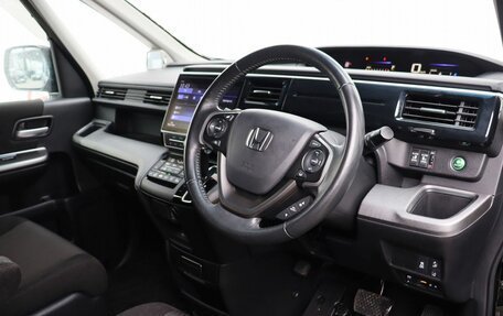 Honda Stepwgn IV, 2018 год, 2 490 000 рублей, 10 фотография