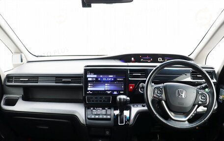 Honda Stepwgn IV, 2018 год, 2 490 000 рублей, 9 фотография