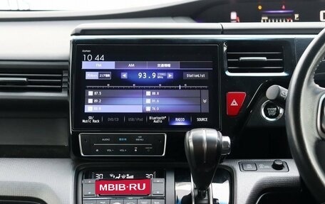 Honda Stepwgn IV, 2018 год, 2 490 000 рублей, 14 фотография