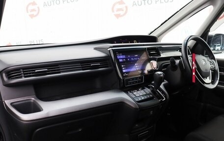 Honda Stepwgn IV, 2018 год, 2 490 000 рублей, 8 фотография