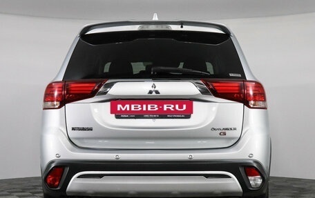 Mitsubishi Outlander III рестайлинг 3, 2019 год, 2 777 000 рублей, 6 фотография