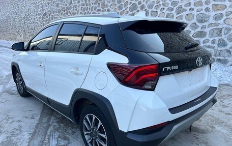 Toyota Yaris XP150 рестайлинг, 2022 год, 1 550 000 рублей, 2 фотография