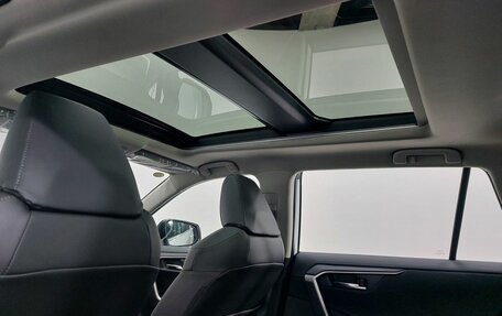 Toyota RAV4, 2025 год, 4 450 000 рублей, 21 фотография