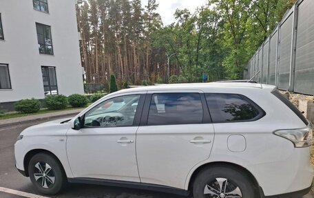 Mitsubishi Outlander III рестайлинг 3, 2014 год, 1 400 000 рублей, 5 фотография