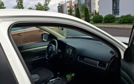 Mitsubishi Outlander III рестайлинг 3, 2014 год, 1 400 000 рублей, 6 фотография