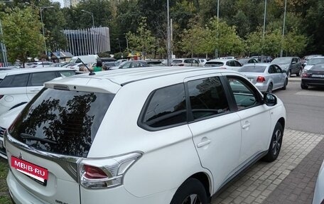 Mitsubishi Outlander III рестайлинг 3, 2014 год, 1 400 000 рублей, 4 фотография
