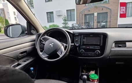 Mitsubishi Outlander III рестайлинг 3, 2014 год, 1 400 000 рублей, 7 фотография