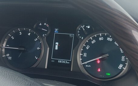 Toyota Land Cruiser Prado 150 рестайлинг 2, 2020 год, 5 000 000 рублей, 8 фотография