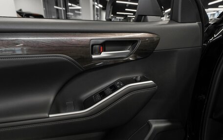 Toyota Highlander, 2025 год, 5 700 000 рублей, 24 фотография