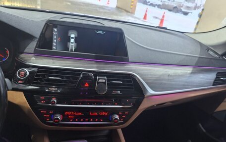 BMW 5 серия, 2017 год, 2 400 000 рублей, 13 фотография