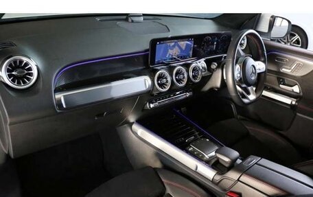 Mercedes-Benz GLB, 2022 год, 2 990 000 рублей, 10 фотография