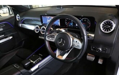 Mercedes-Benz GLB, 2022 год, 2 990 000 рублей, 9 фотография